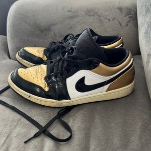 Nike men’s low dunk gold metallic black white size 11.5 used